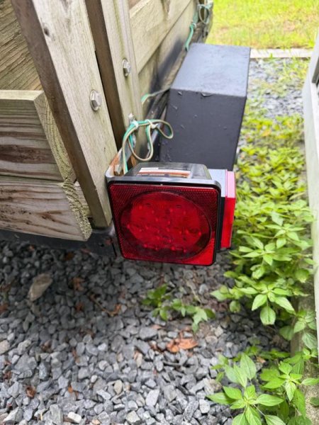 HFTrailerRTtailLight1s.jpg