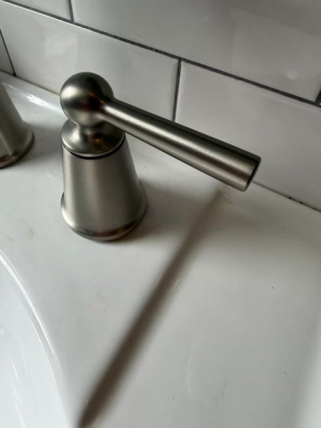 MoenLavFaucet01-HandleS.jpg