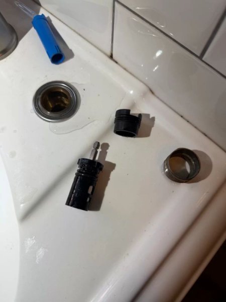 MoenLavFaucet06-BlackCartidgeHoldDownNutBrassThreadedAdapterS.jpg