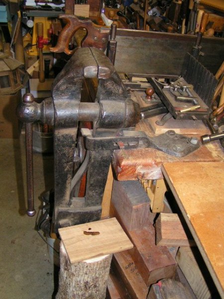 blacksmith post vise.jpg