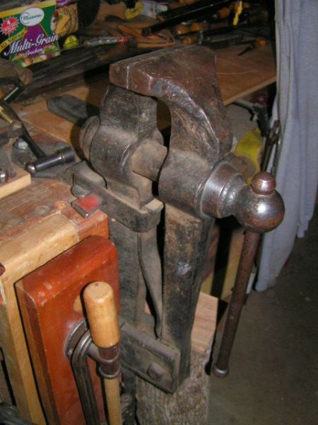 blacksmith post vise side view.jpg