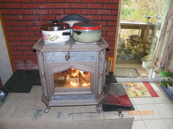 Making applesauce-2.JPG