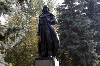 darthvader_4ab4c3263953052a0b421374b5b89e83_nbcnews-ux-320-320.jpg