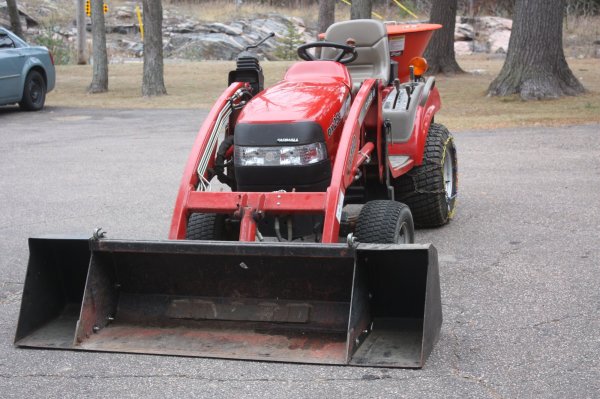 Snow Tractor 001.jpg