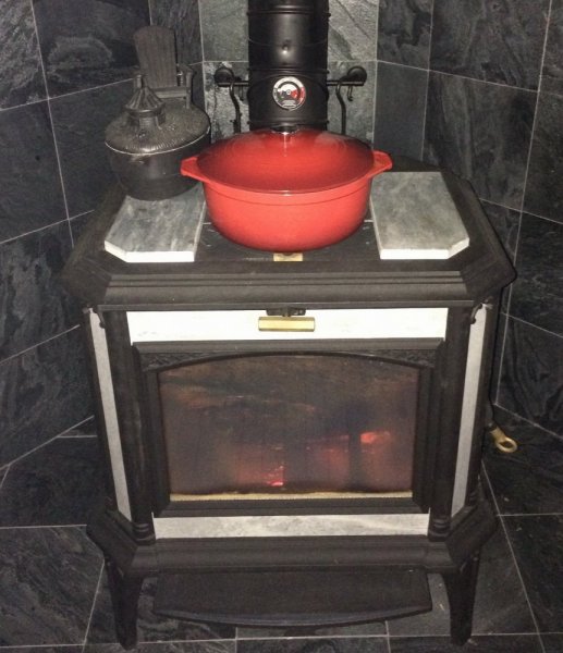 Red Pot. cropJPG_resize.jpg
