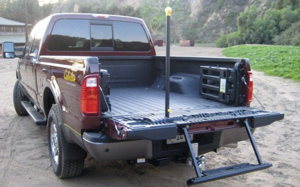 163_0906_05z+2009_ford_f250_super_duty+rear_tailgate_step_view.jpg