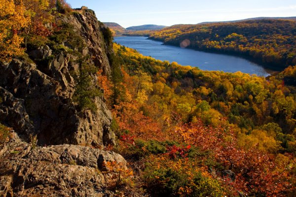 Lake of the clouds.jpg